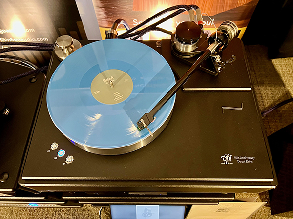 120423.apcaf2.VPI 40th Anniv DD turntable.jpg